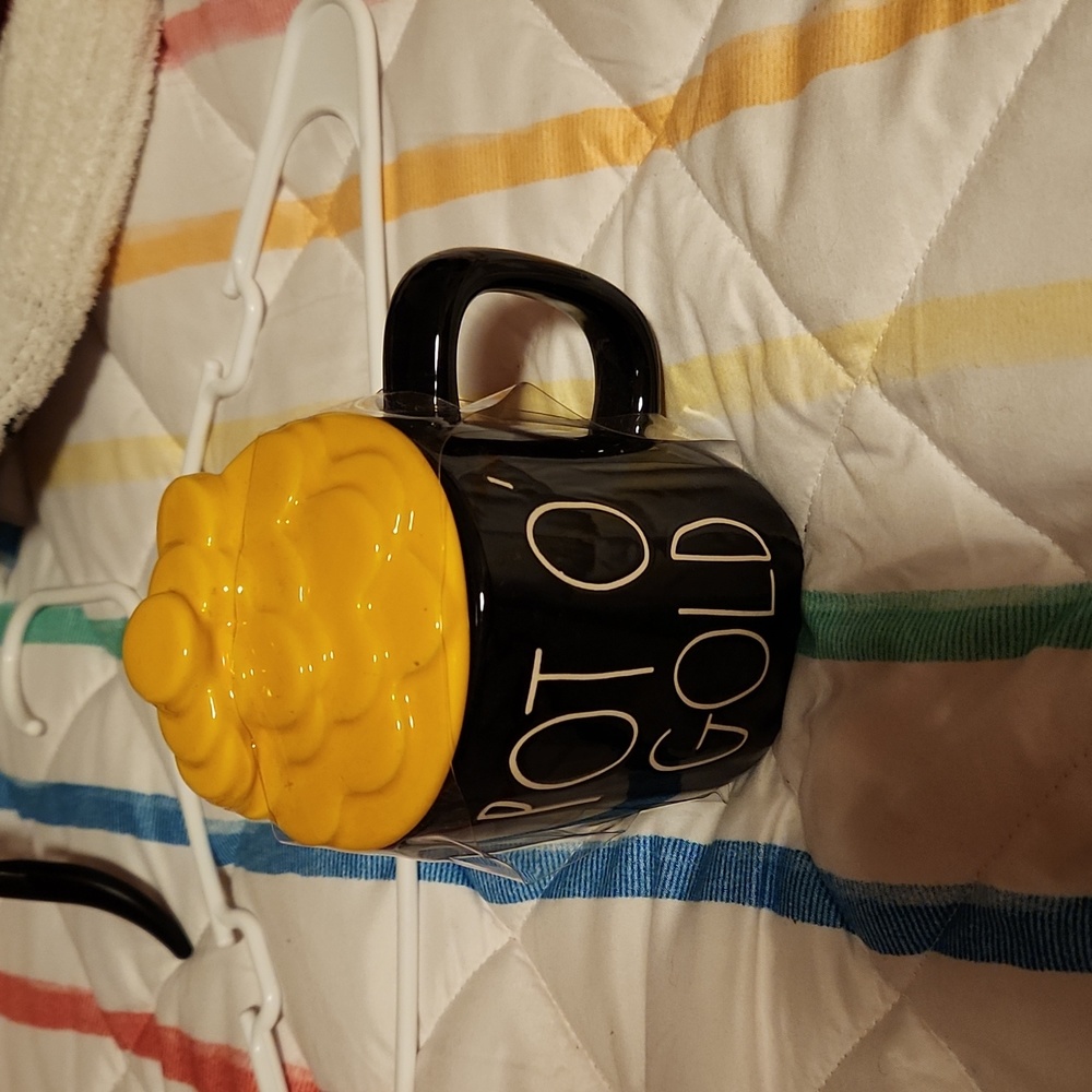 Rae dunn pot of gold topper mug